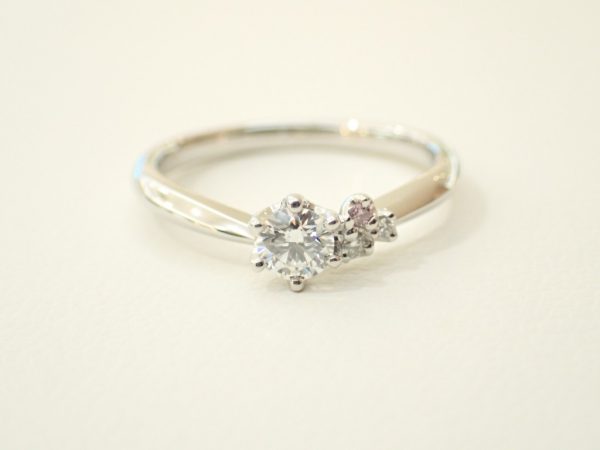 ピンクダイヤで可愛らしさをプラス☆カフェリング ブライダル 婚約指輪 - エンゲージリング その他 