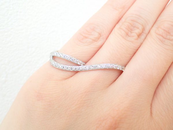2本の指をダイヤモンドで繋げるダブルリングが入荷しました☆ ファッションジュエリー 