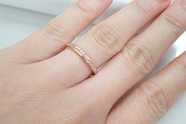 大切な記念日に一生モノのリングを身に着けて。エタニティリングはフラージャコー 結婚指輪 - マリッジリング ブライダル 婚約指輪 - エンゲージリング 婚約指輪＆結婚指輪 - セットリング イベント・フェアー 