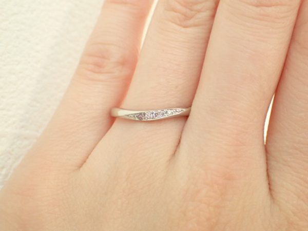 ピンクダイヤがグラデーションでセッティング！カフェリングの“大人可愛い”結婚指輪 結婚指輪 - マリッジリング ブライダル 婚約指輪 - エンゲージリング 婚約指輪＆結婚指輪 - セットリング 