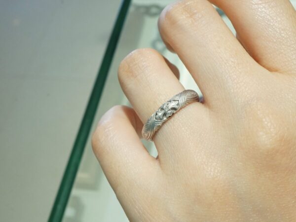 ローリーロドキンのリングは万能？マリッジやファッションリングとしても使えるんです。 ファッションジュエリー 結婚指輪 - マリッジリング 婚約指輪 - エンゲージリング 婚約指輪＆結婚指輪 - セットリング メンズジュエリー ローリーロドキン 