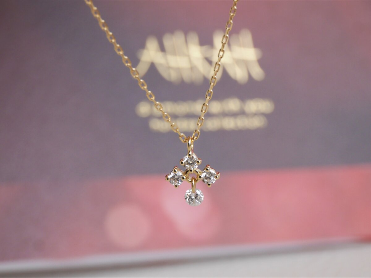 揺れるダイヤモンドがアーカーらしい新作ネックレスをご紹介 ｜ oomiya