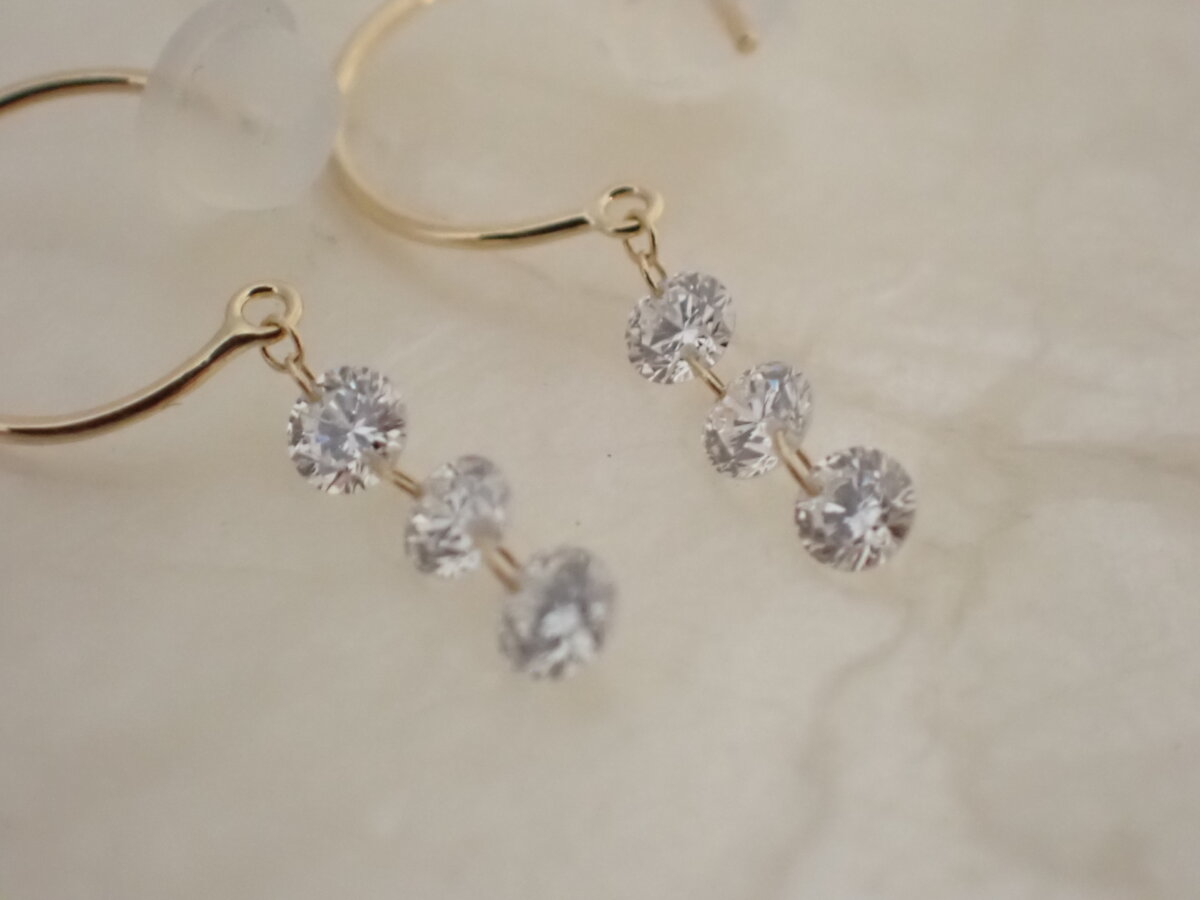 ダイヤモンドの透明感が美しいアーカーのベアピアスとは？ ファッションジュエリー アーカー 
