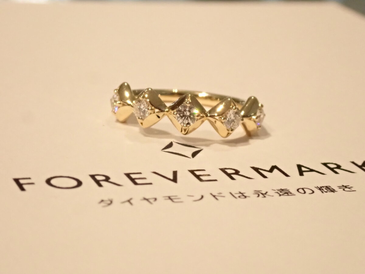 ゴールドとダイヤモンドの融合が美しいフォーエバーマークアイコン